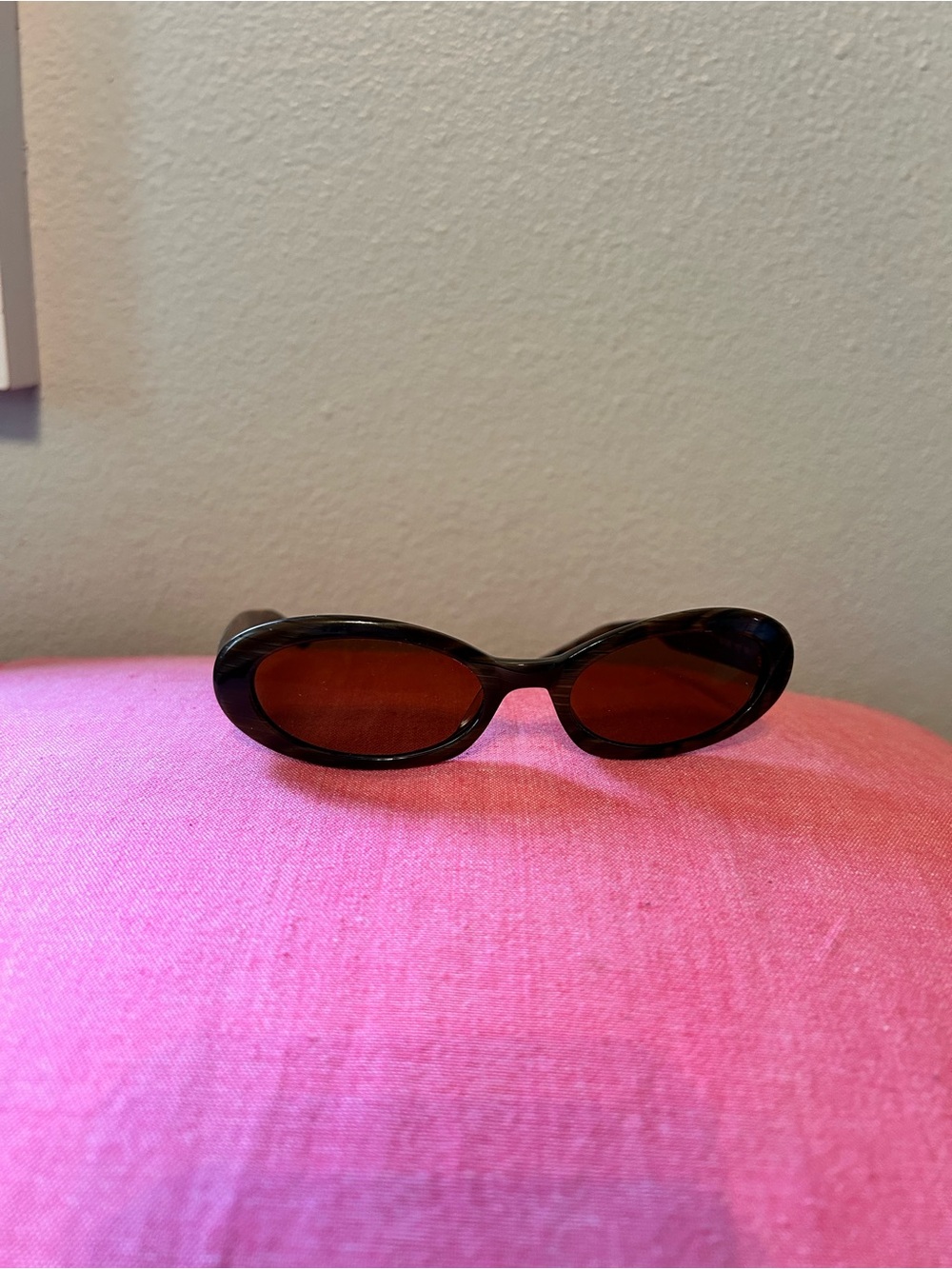 Vera Wang 90s Black Oval Sunglasses with Brown Lenses readers